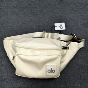 🍇 New ALO Yoga Explorer Waist Pack